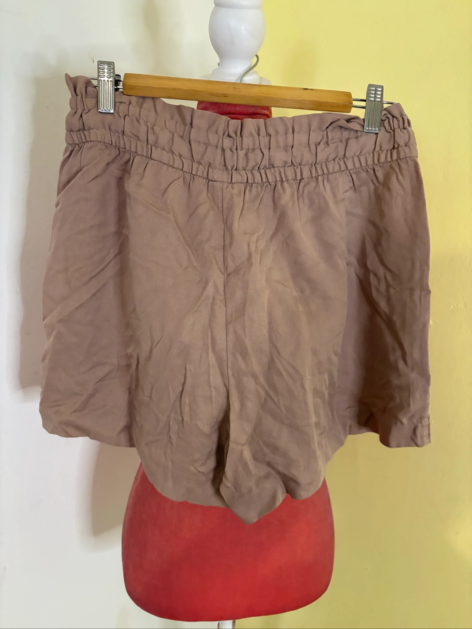 Taupe Paperbag Shorts with Elastic Waist and Bow – photo 4